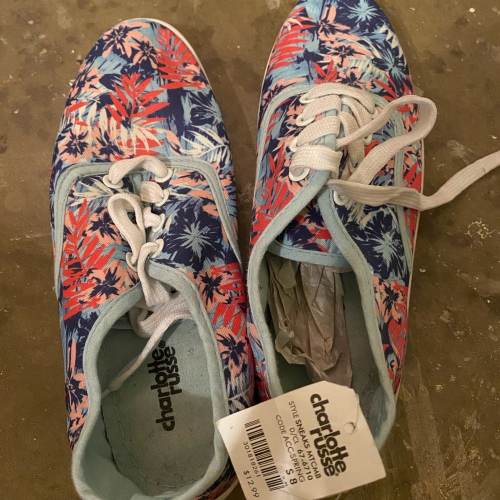 NWT Charlotte Russe Hawaiian Print Lace Up Sneaker
